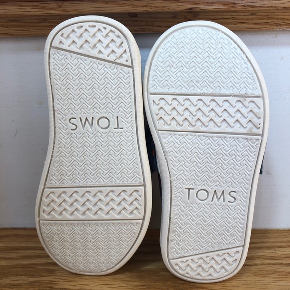 🦞 TOMS lobsters & gray flat w/Velcro size 6 🦞 - Picture 7 of 7